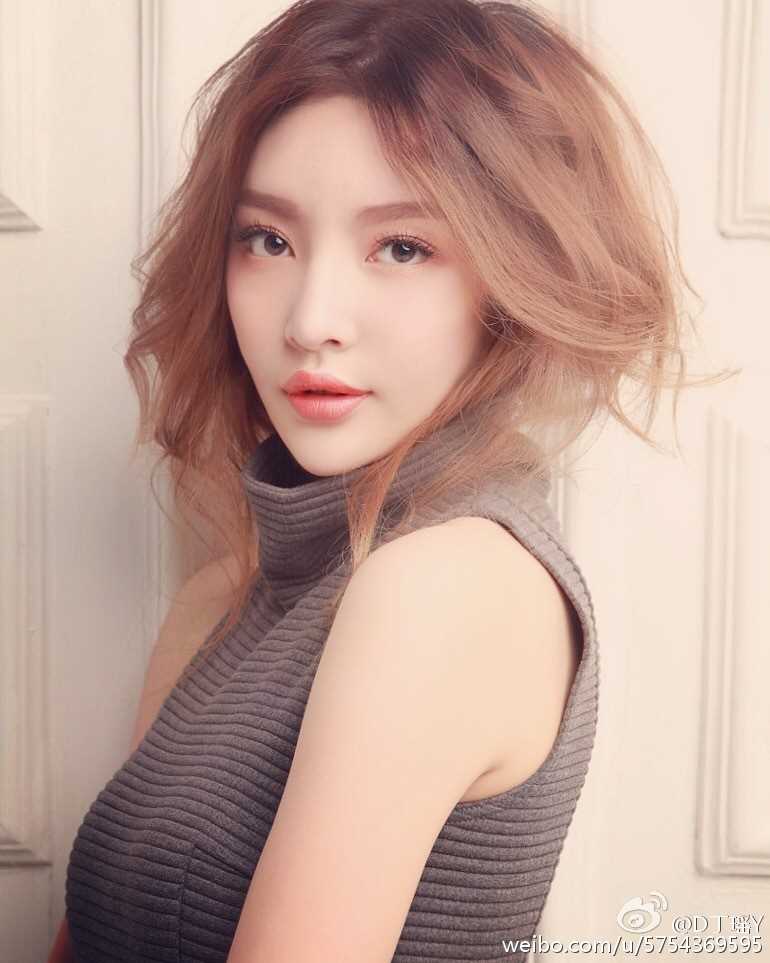 精选极品金发美女丁瑶居家甜美可人美照图册