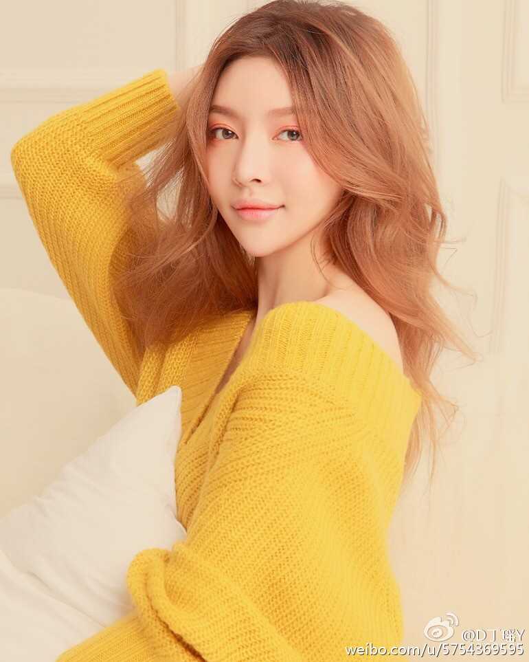 精选极品金发美女丁瑶居家甜美可人美照图册