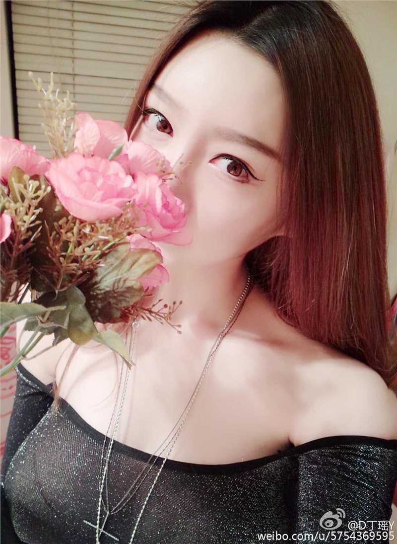 精选极品金发美女丁瑶居家甜美可人美照图册