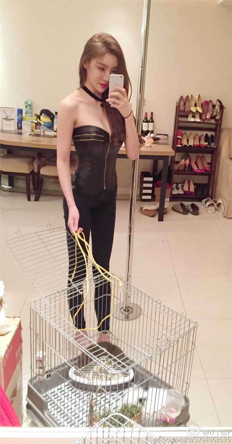 精选极品金发美女丁瑶居家甜美可人美照图册