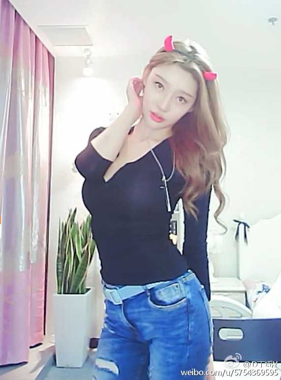 精选极品金发美女丁瑶居家甜美可人美照图册