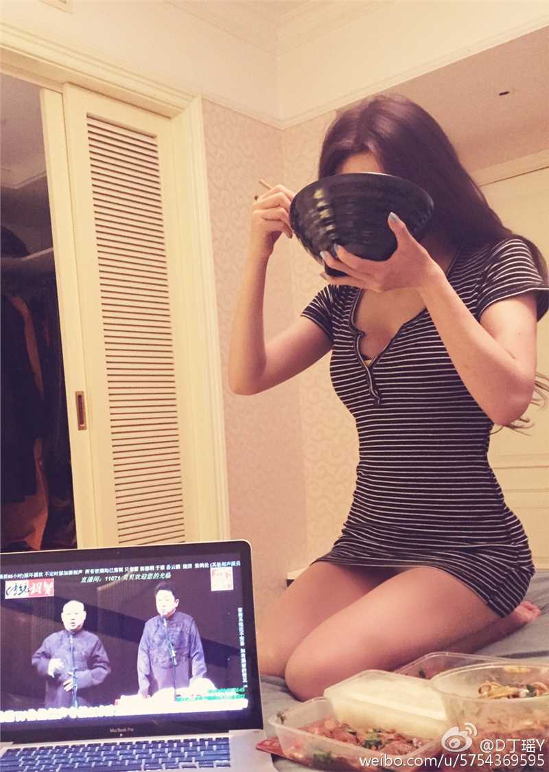 精选极品金发美女丁瑶居家甜美可人美照图册