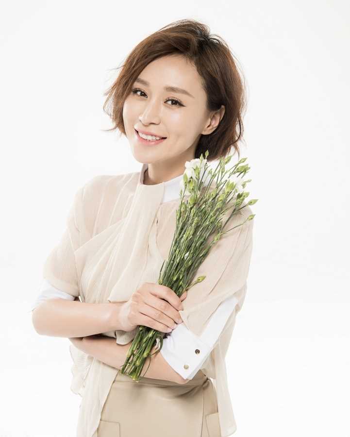 精选短发美女杨雨婷最新照片展甜美笑容图册