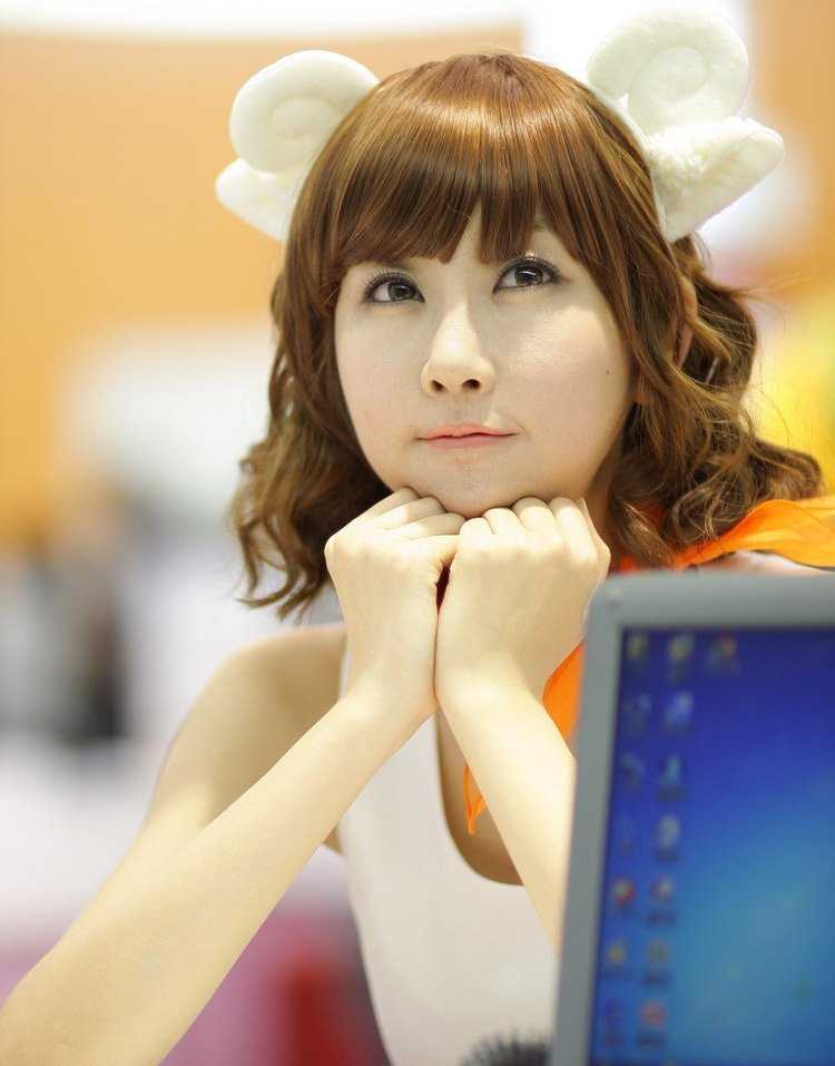 韩国美女模特崔星儿甜美惹人爱