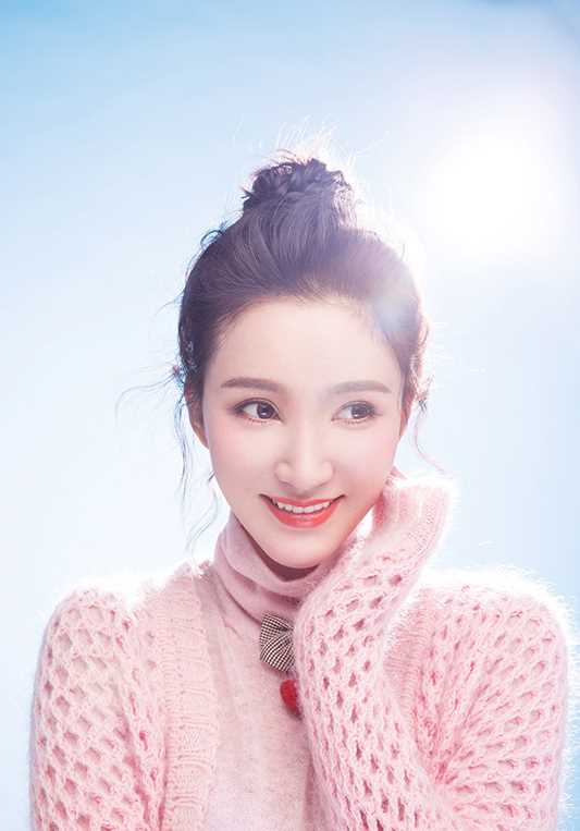 精选氧气美女卢莹高清展甜美笑容图册