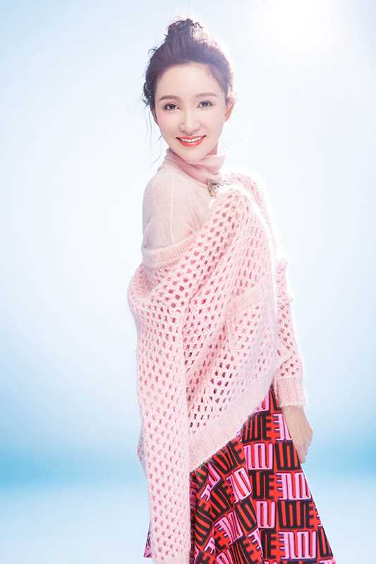 精选氧气美女卢莹高清展甜美笑容图册