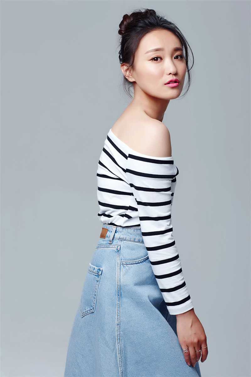 精选甜美女孩康琳浠可爱迷人写照图册