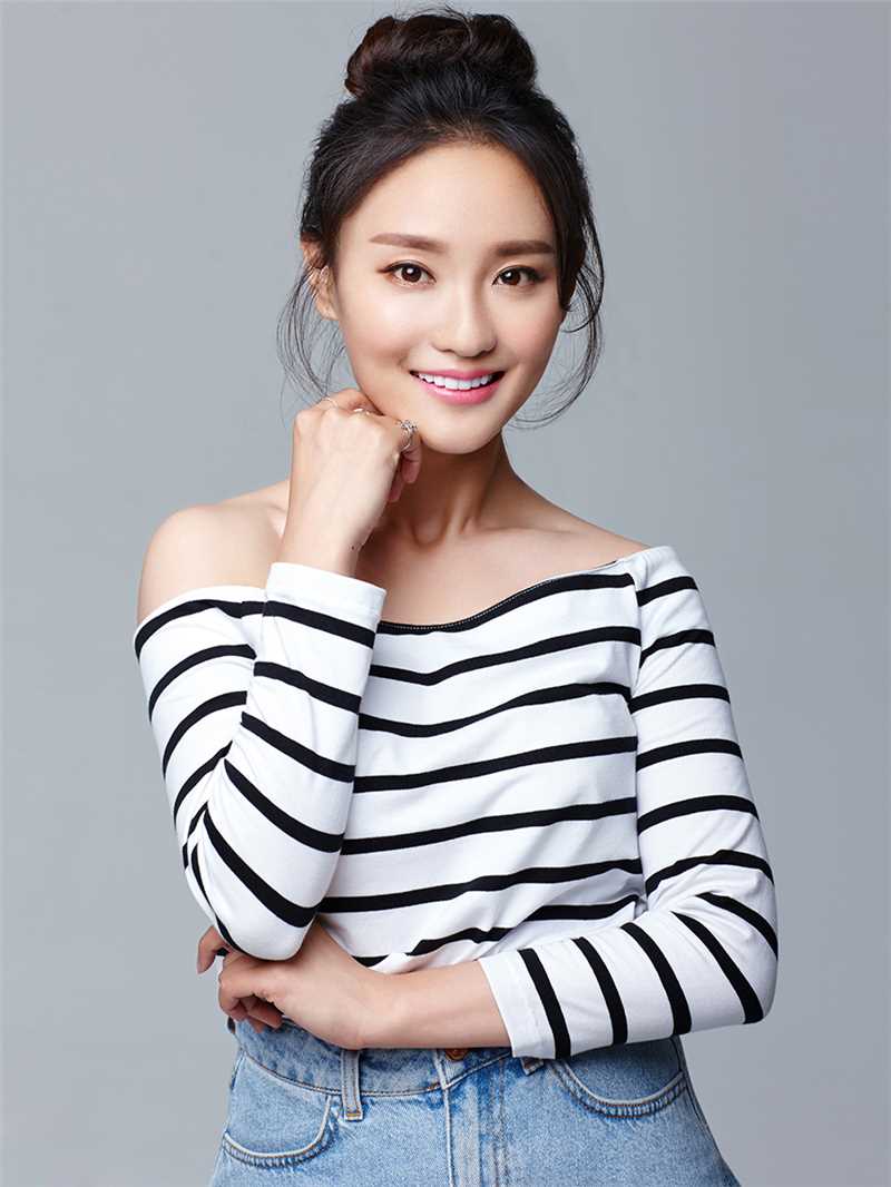 精选甜美女孩康琳浠可爱迷人写照图册