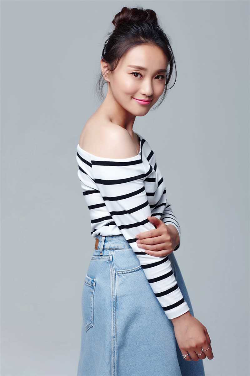 精选甜美女孩康琳浠可爱迷人写照图册