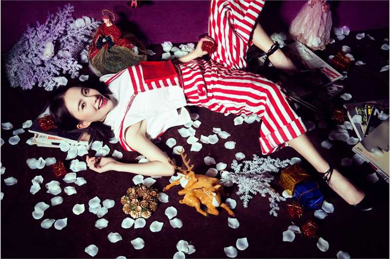 精选刘萌萌圣诞大片展甜美笑容图册