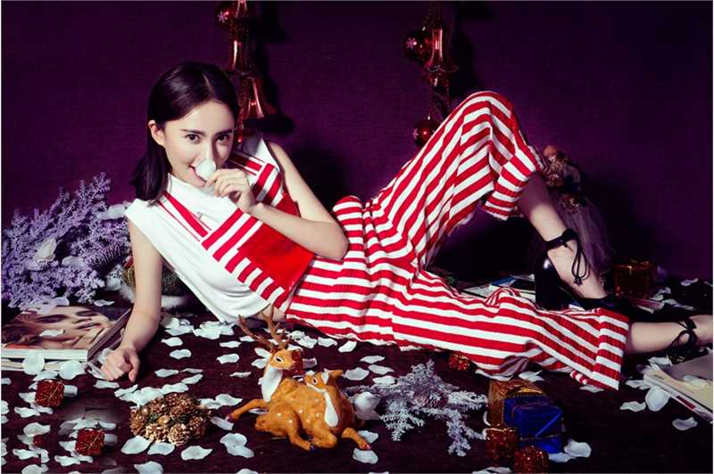 精选刘萌萌圣诞大片展甜美笑容图册