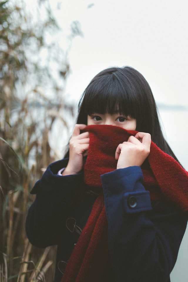 特别专辑草丛中的甜美女孩唯美图片