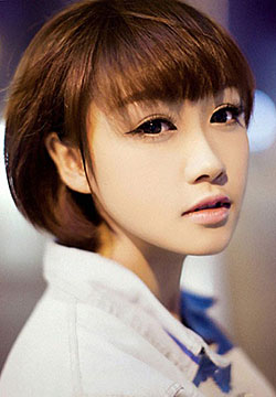 精选台湾甜美女孩呂小步街头高清图册