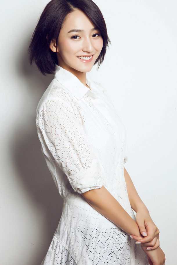 最全靓丽明星艾晓琪高清纯白照壁纸