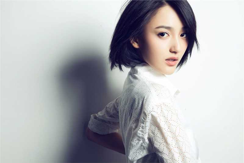 最全靓丽明星艾晓琪高清纯白照壁纸