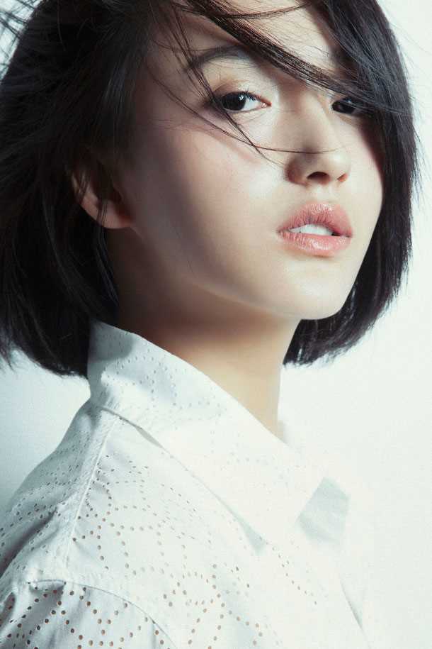 最全靓丽明星艾晓琪高清纯白照壁纸