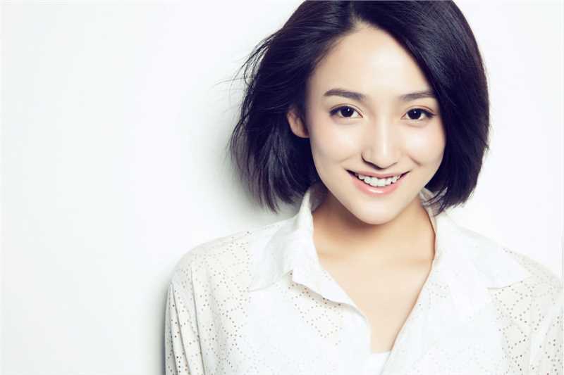 最全靓丽明星艾晓琪高清纯白照壁纸