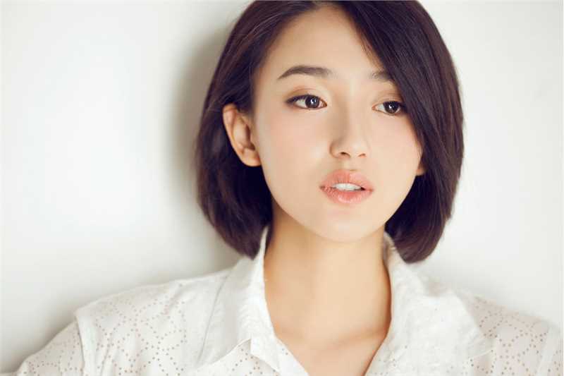 最全靓丽明星艾晓琪高清纯白照壁纸