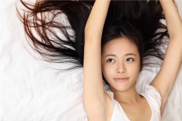 最全甜美女孩室内白衣迷人图片壁纸