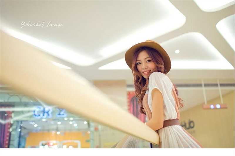 最全甜美女孩时尚街拍图片相册