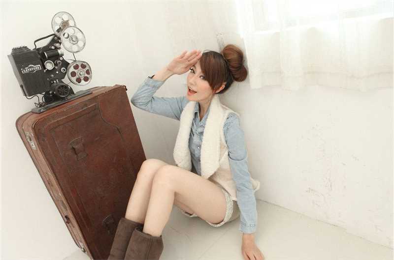 优质甜美女孩室内高清大图图片