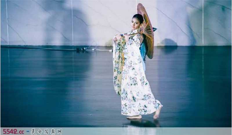 最新清新甜美女孩私房壁纸