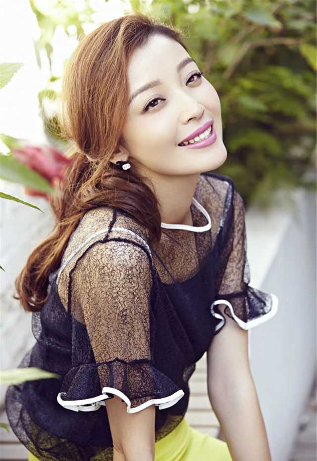 优质甜美女孩高晓菲户外迷人相册