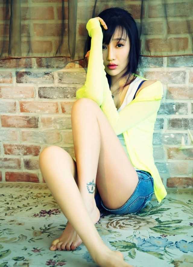 甜美女孩王梦婷户外拍摄