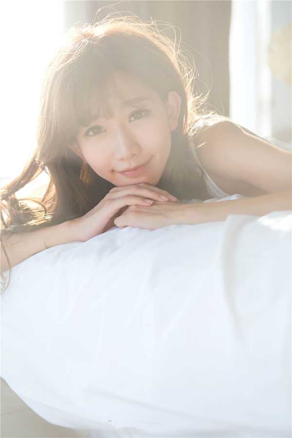 甜美女孩性感内衣袜子诱人