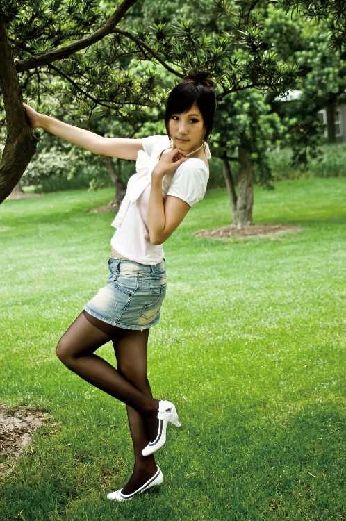 最全甜美女孩户外黑丝高清相册