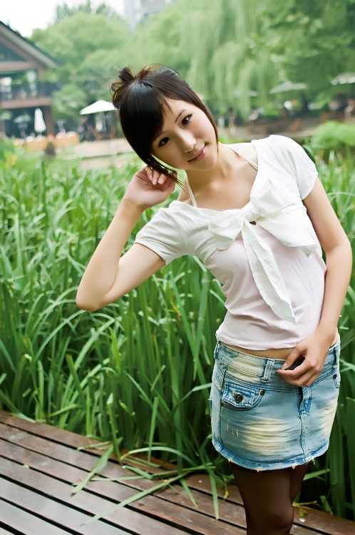 最全甜美女孩户外黑丝高清相册