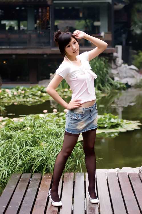最全甜美女孩户外黑丝高清相册