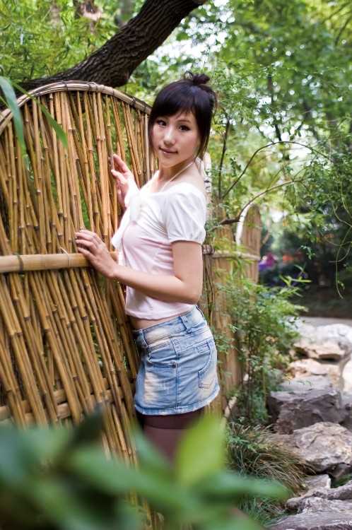 最全甜美女孩户外黑丝高清相册