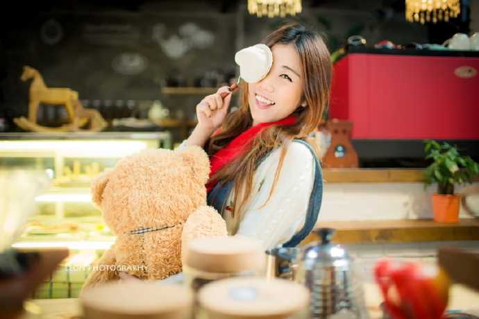 最全可爱重庆美女抱泰迪熊拍摄甜美动人相册