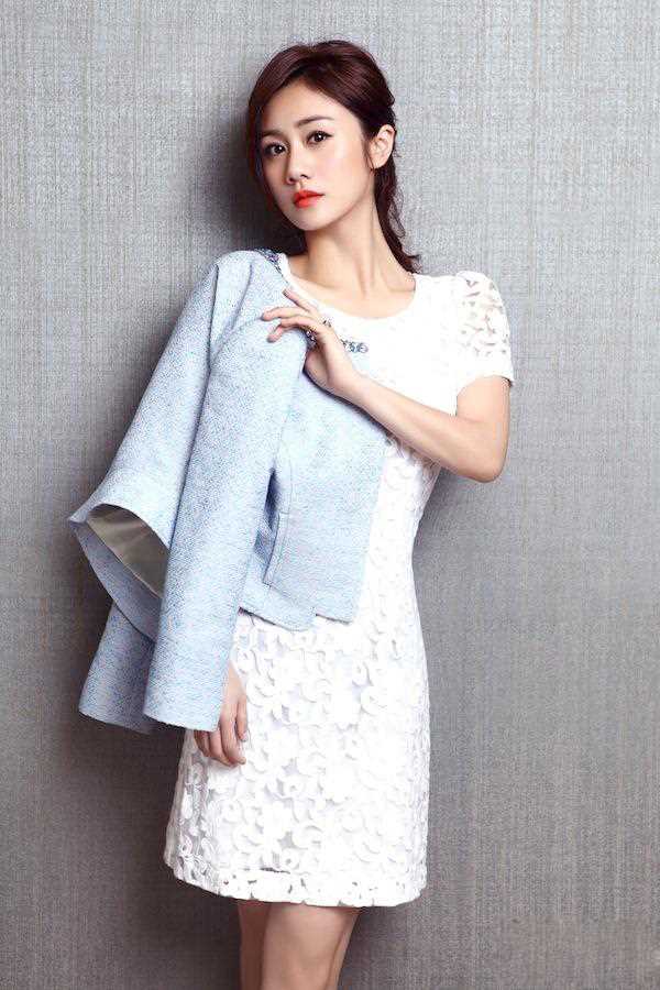 最新甜美女孩刘云知性感大长腿高清杂志大片曝光图集