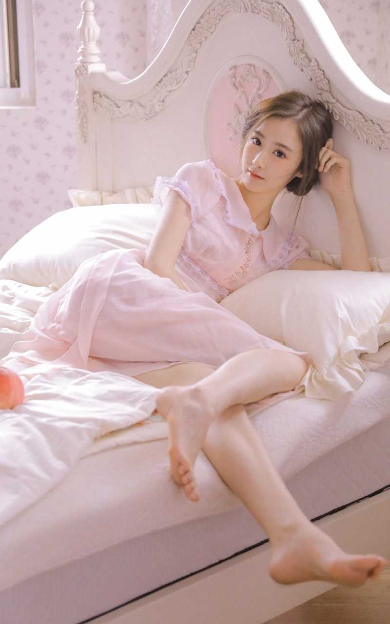 宅男梦中女神床上甜美醉人姿态性感惹火美女老师的诱惑