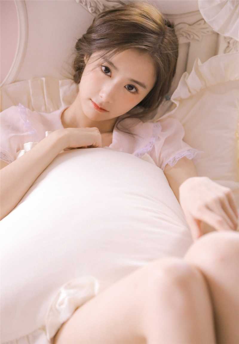 宅男梦中女神床上甜美醉人姿态性感惹火美女老师的诱惑