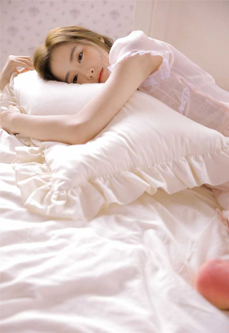 宅男梦中女神床上甜美醉人姿态性感惹火美女老师的诱惑