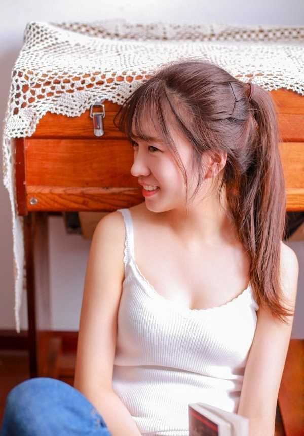 精选CG级美少女宅男女神吊带酥胸极品御姐性感香艳图册