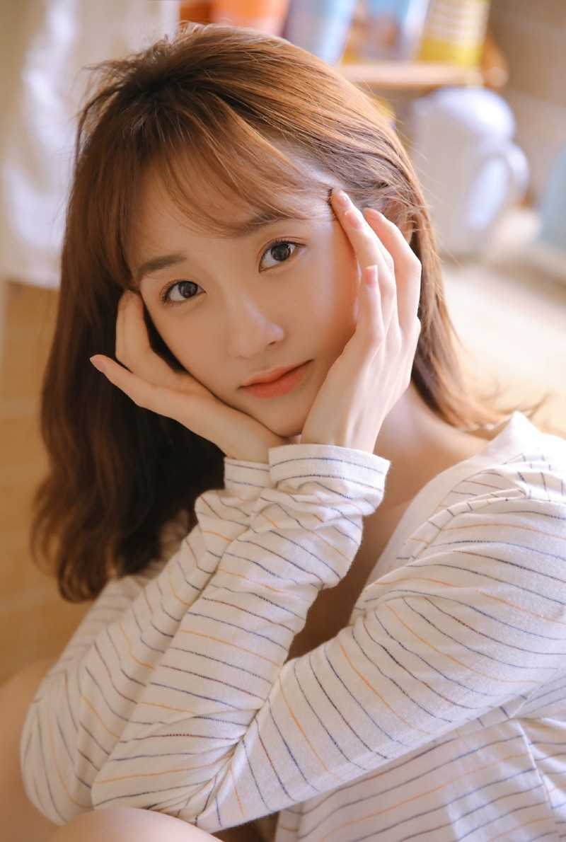 最全宅男女神吊带长腿热裤丰满大山峰诱人养眼原味相册