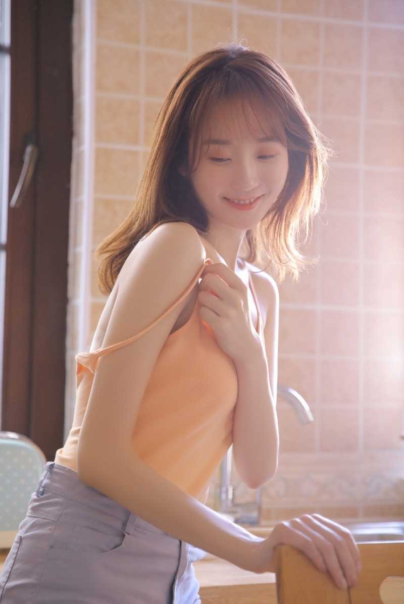 最全宅男女神吊带长腿热裤丰满大山峰诱人养眼原味相册