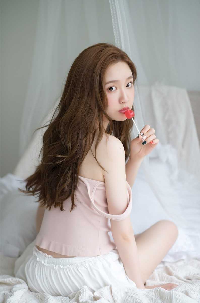 特别专辑吊带背心美女嫩模酥胸漂亮宅男女神性感长腿图片