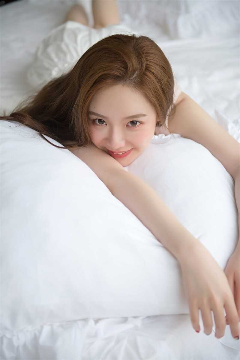 特别专辑吊带背心美女嫩模酥胸漂亮宅男女神性感长腿图片