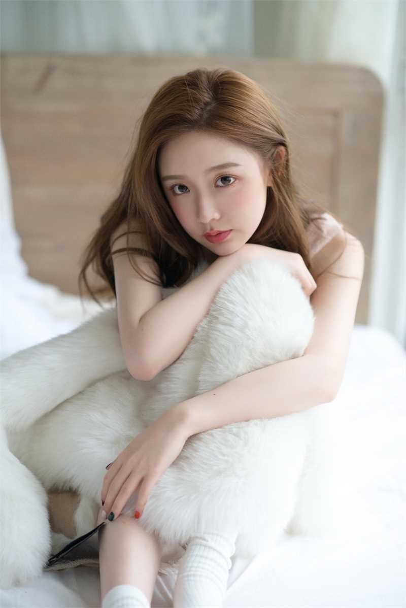 特别专辑吊带背心美女嫩模酥胸漂亮宅男女神性感长腿图片