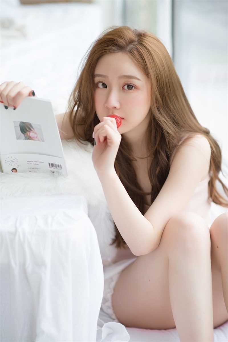 特别专辑吊带背心美女嫩模酥胸漂亮宅男女神性感长腿图片