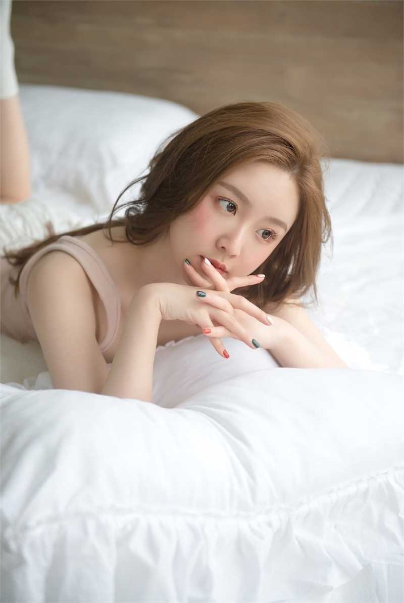 特别专辑吊带背心美女嫩模酥胸漂亮宅男女神性感长腿图片