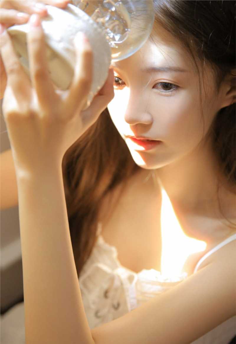 精选宅男女神裹胸吊带长裙性感裸模图册