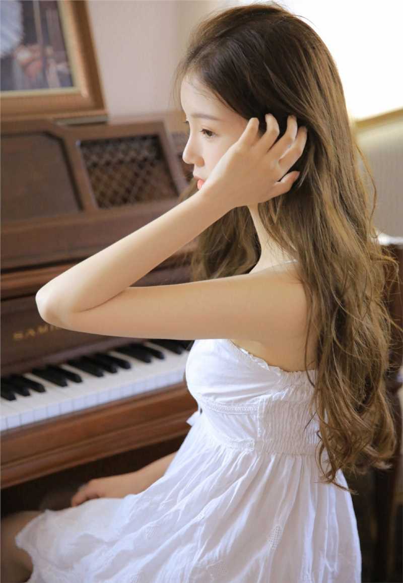 精选宅男女神裹胸吊带长裙性感裸模图册