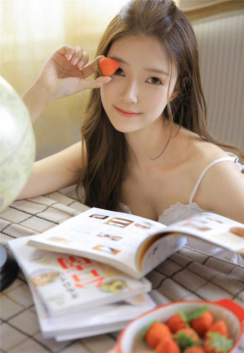 精选宅男女神裹胸吊带长裙性感裸模图册