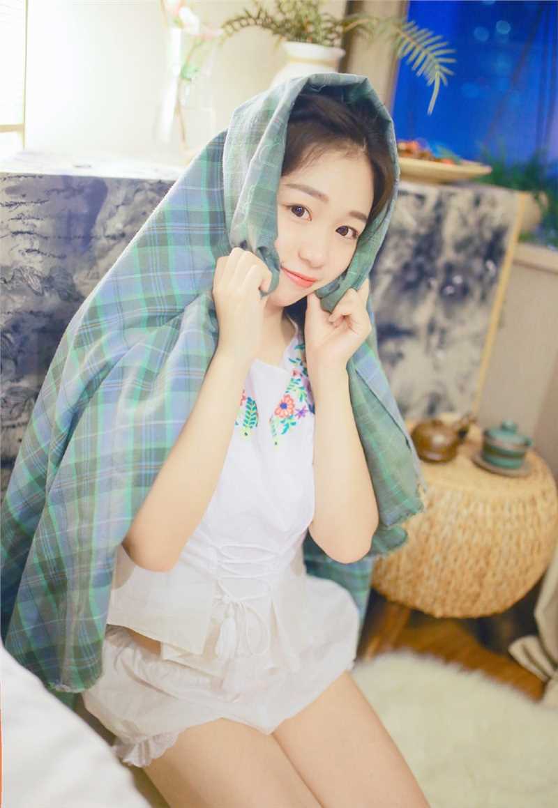 最新宅男女神花环唯美梦幻冷艳迷人壁纸